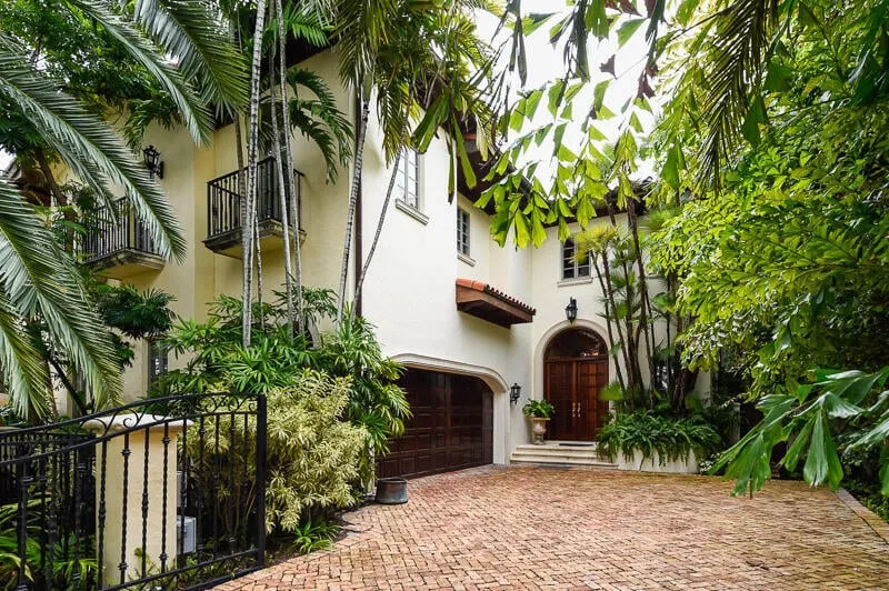 446 Brazilian Avenue — photo 1