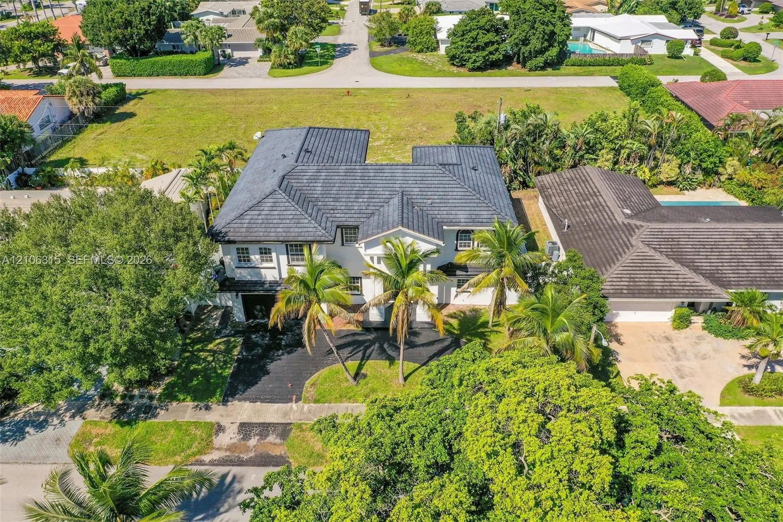 2319 NE 35th Drive, Fort Lauderdale, FL 33308