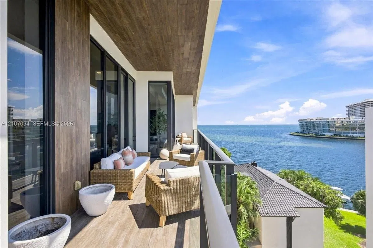 3581 E Glencoe Street 605, Coconut Grove, FL 33133