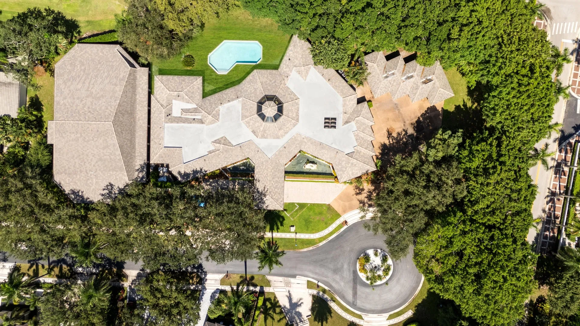 19700 Oakbrook Circle, Boca Raton, FL 33434