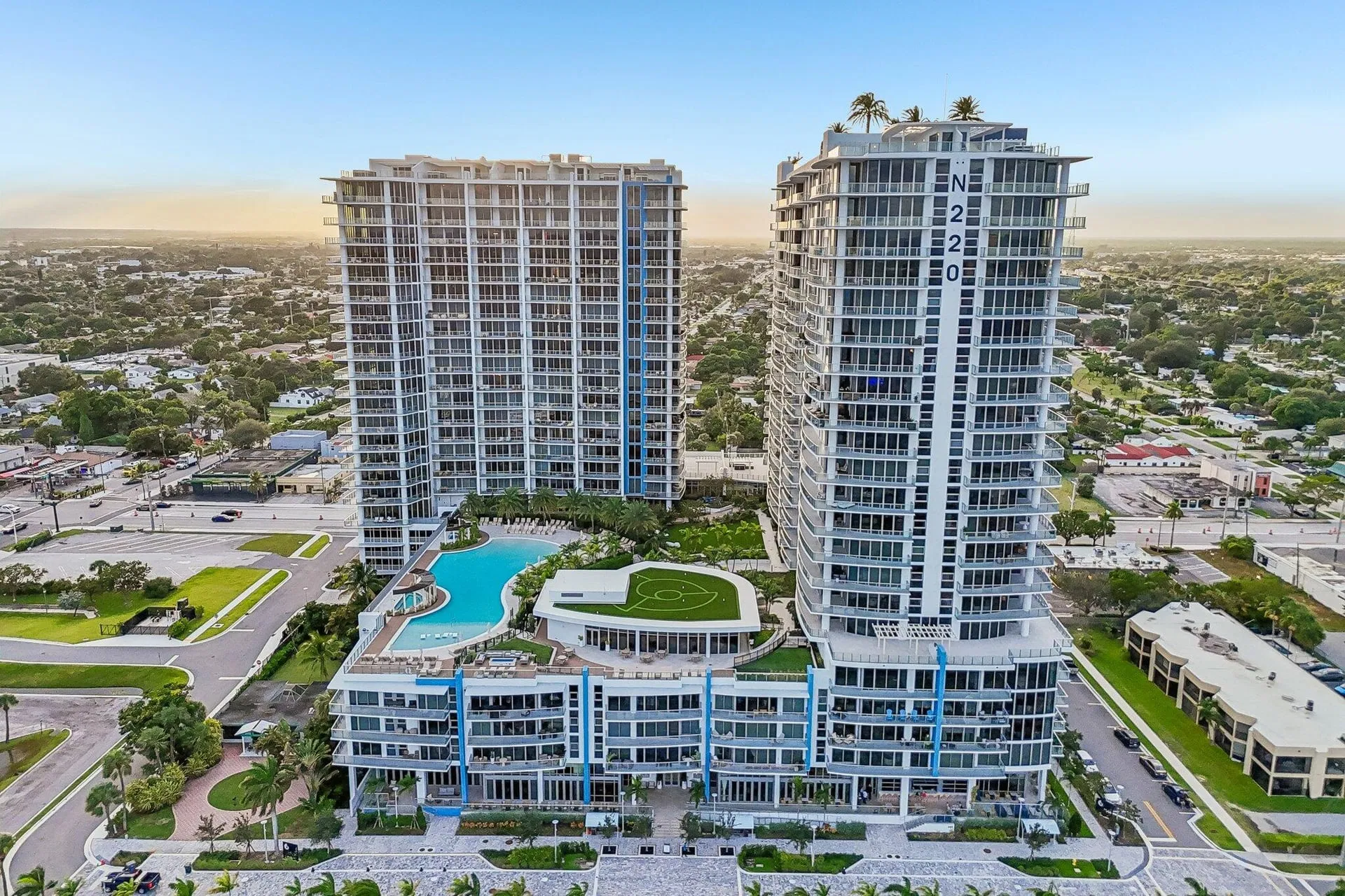220 LAKE SHORE Drive 1913, West Palm Beach, FL 33403