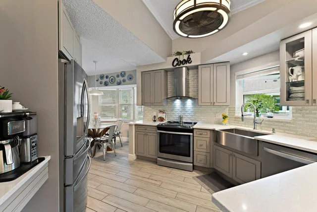 Monarch Country Club Residence photo 11