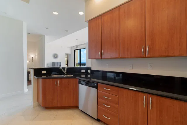 One City Plaza Unit 1604 photo 19