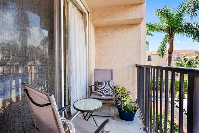 Flagler Pointe Unit 418 photo 11