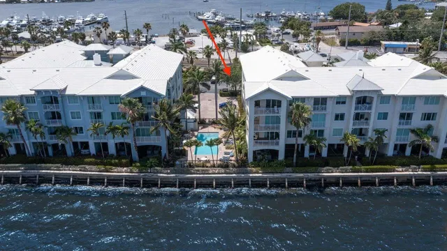 Harborage Yacht Club Unit 205 photo 5