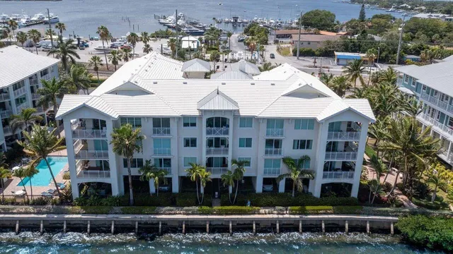Harborage Yacht Club Unit 205 photo 8