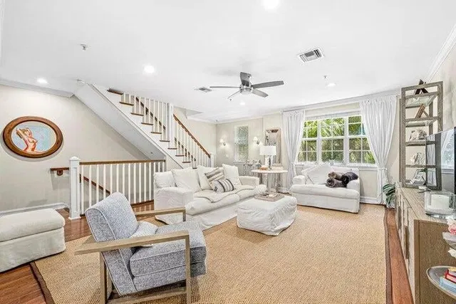 Magnolia Court Residence photo 2