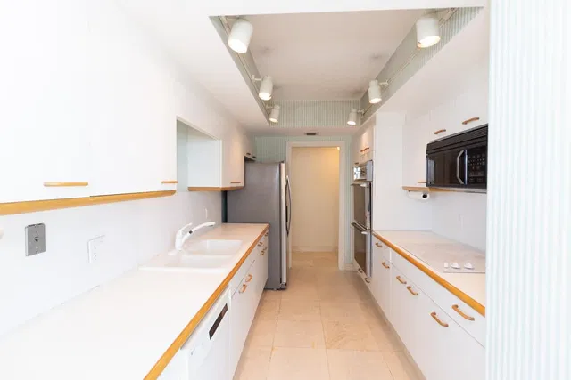 4000 N Ocean Singer Island Unit 301 photo 10