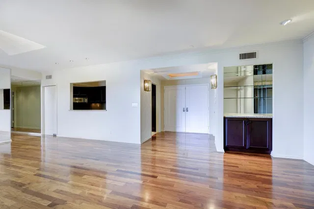Palm Beach Biltmore Unit 705 photo 5