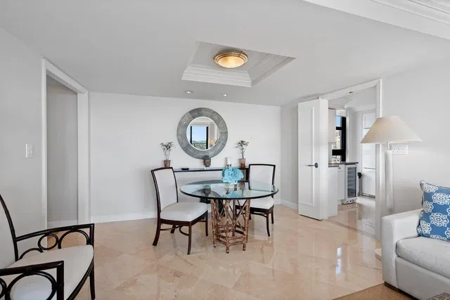 Trianon Unit 1701 photo 9