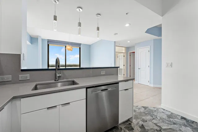 One City Plaza Unit 1105 photo 18
