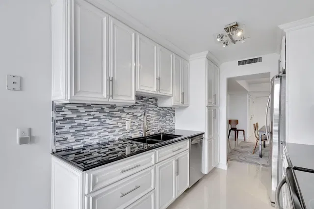 Singer Island Unit 604 photo 20