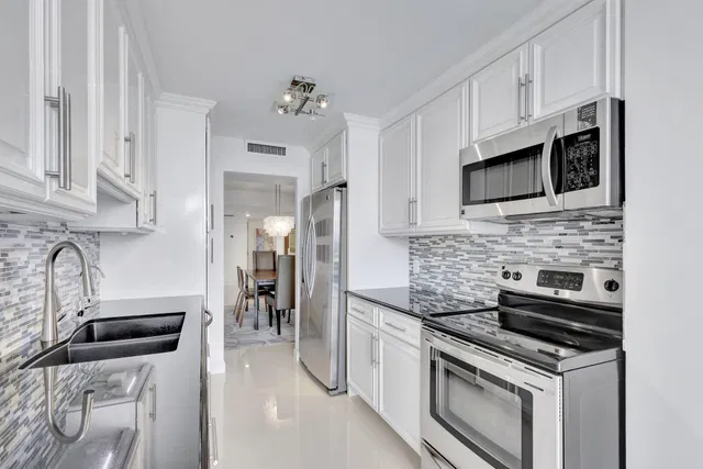 Singer Island Unit 604 photo 23