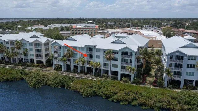 Harborage Yacht Club Unit 304 photo 4