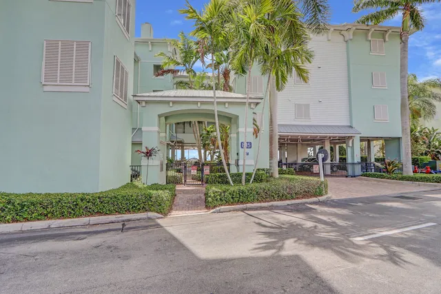 Harborage Yacht Club Unit 304 photo 6