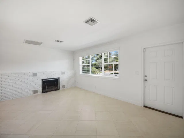 SoSo West Palm Beach Residence photo 4