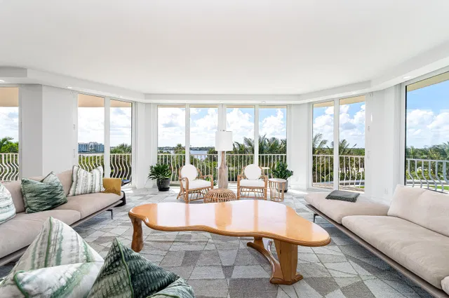 Sloan's Curve Palm Beach Unit 204s photo 8
