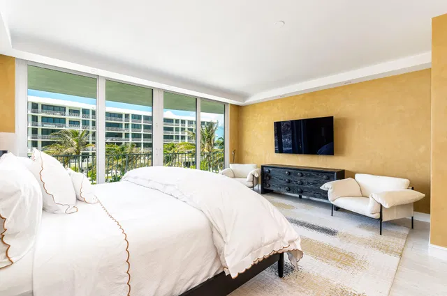 Sloan's Curve Palm Beach Unit 204s photo 14