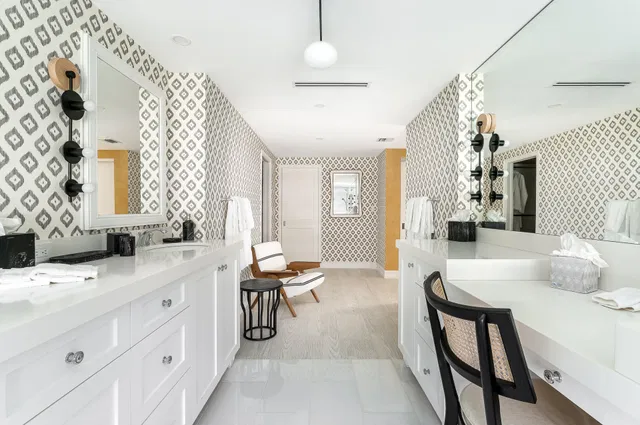 Sloan's Curve Palm Beach Unit 204s photo 17
