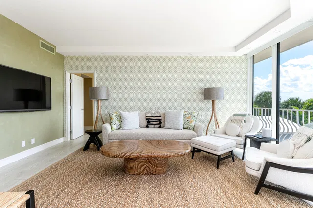 Sloan's Curve Palm Beach Unit 204s photo 19