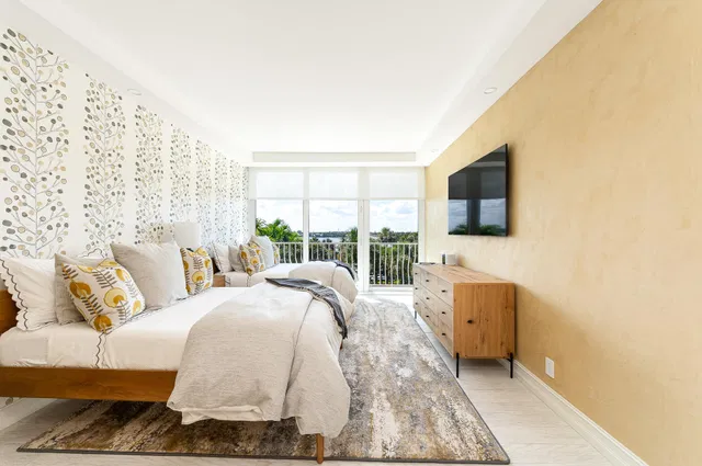 Sloan's Curve Palm Beach Unit 204s photo 21