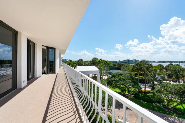 Sloan's Curve Palm Beach Unit 204s photo 27