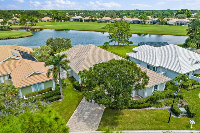 Monarch Country Club Residence photo 2