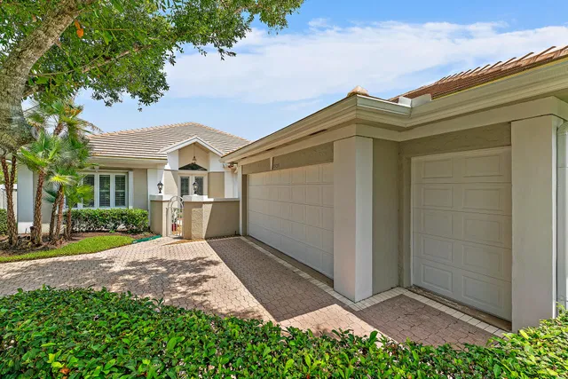 Monarch Country Club Residence photo 3