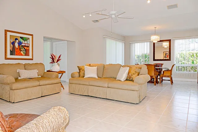 Monarch Country Club Residence photo 8