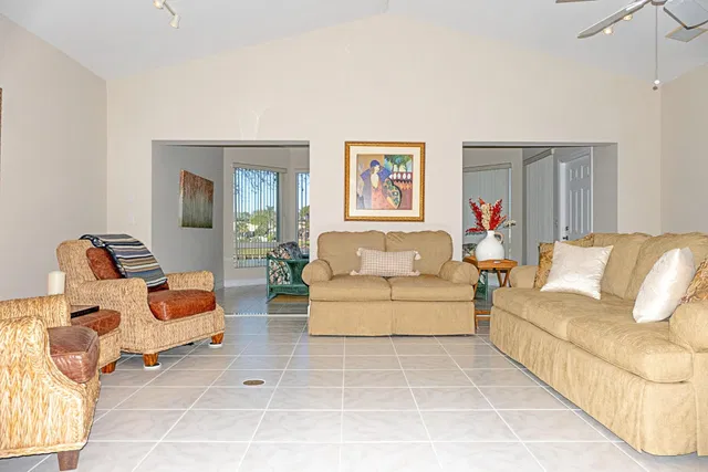 Monarch Country Club Residence photo 9