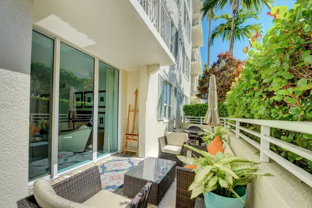 City Palms Unit 604 photo 4