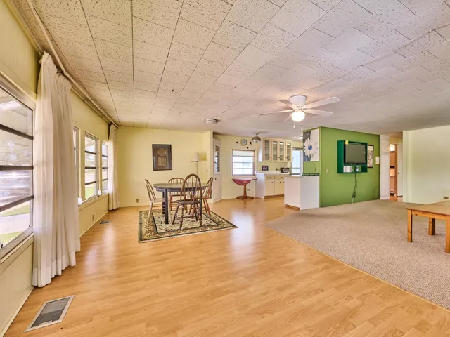 Unit 175 photo 17
