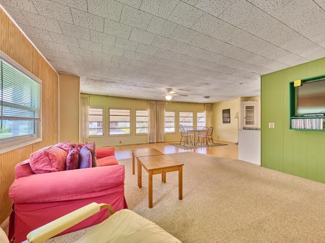 Unit 175 photo 22