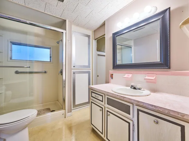 Unit 175 photo 27