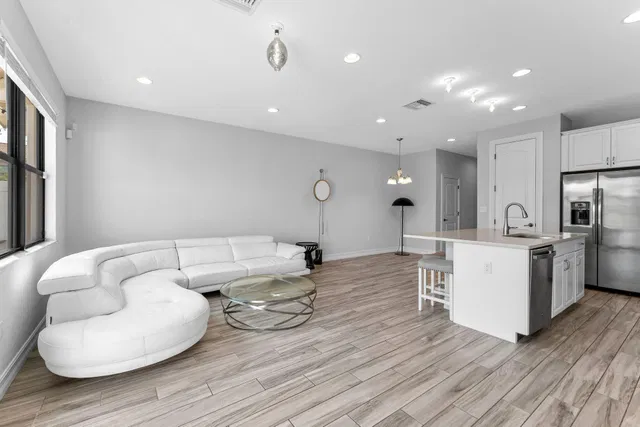  Residence photo 5