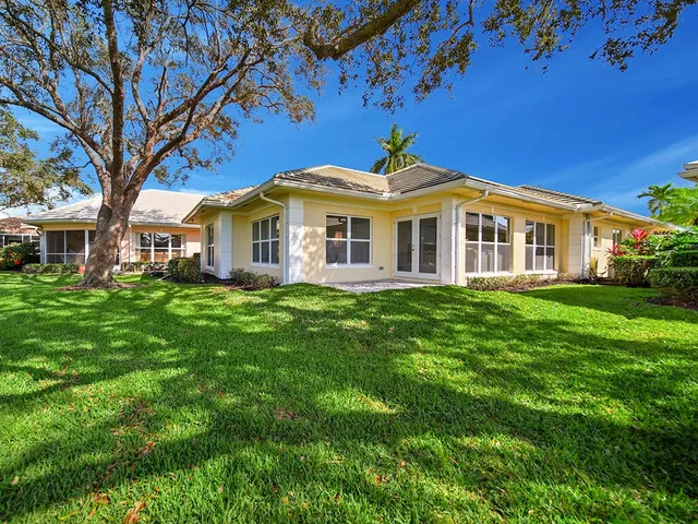 Monarch Country Club Residence photo 6