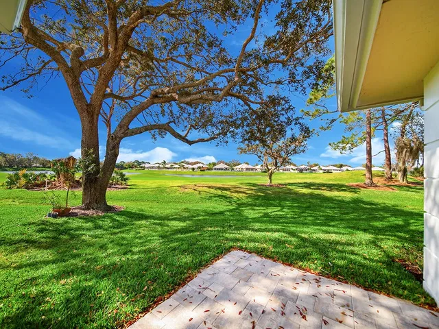 Monarch Country Club Residence photo 9