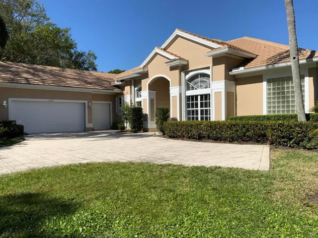 Monarch Country Club Residence photo 2