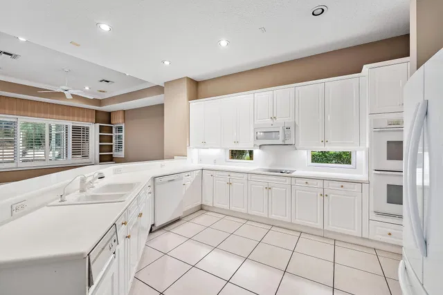 Willoughby Golf Club Residence photo 8