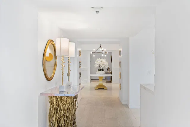 Sloan's Curve Palm Beach Unit 104s photo 3