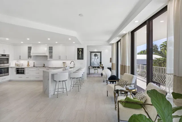 Sloan's Curve Palm Beach Unit 104s photo 9