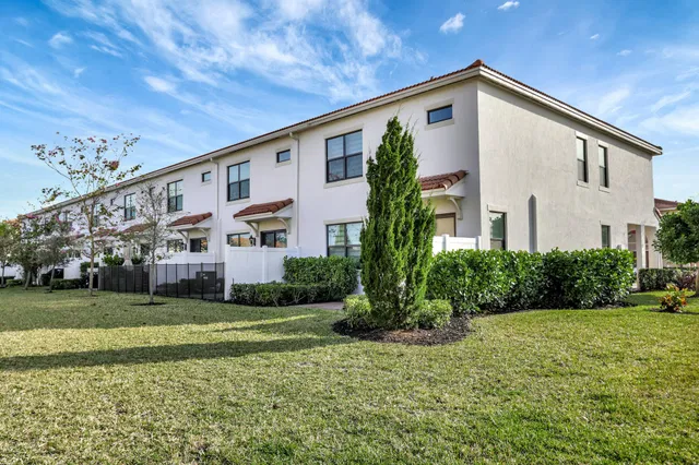  Residence photo 4