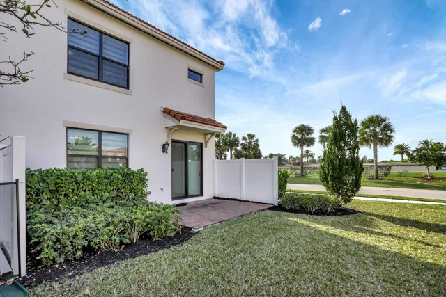 Residence photo 5