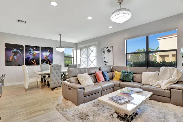  Residence photo 6