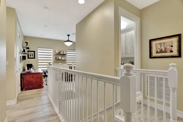 Residence photo 32