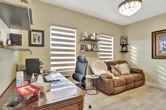  Residence photo 33