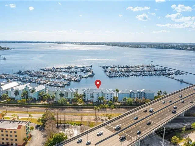 Harborage Yacht Club Unit 302 photo 2