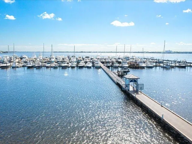 Harborage Yacht Club Unit 302 photo 21