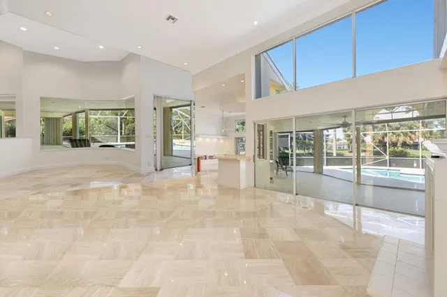 Monarch Country Club Residence photo 12