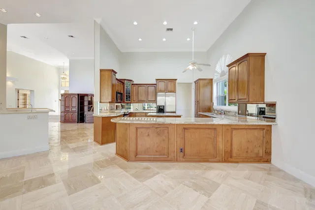 Monarch Country Club Residence photo 18